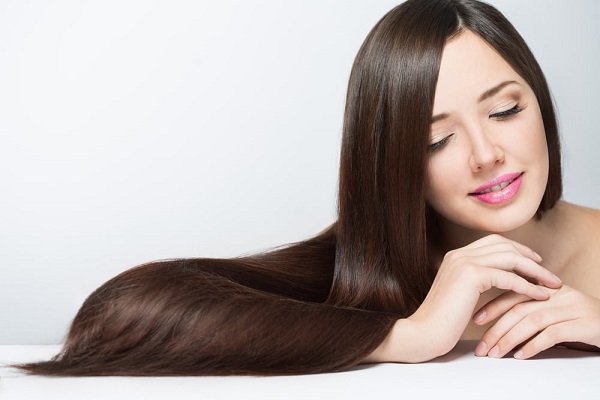 cách chăm sóc tóc nhuộm qua việc dưỡng ẩm 
