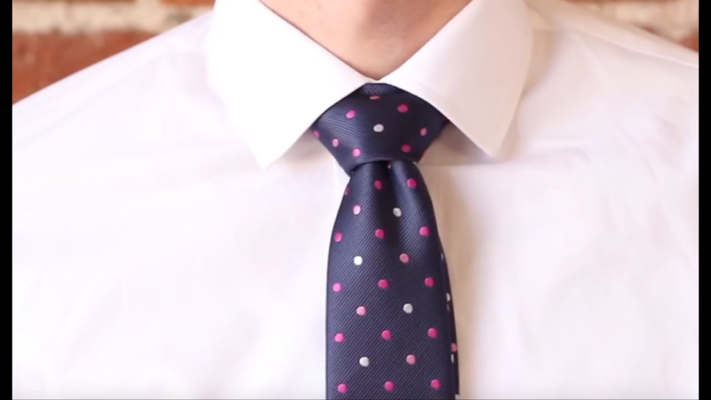 Cách thắt cà vạt kiểu học sinh, lựa chọn cà vạt có họa tiết phù hợp