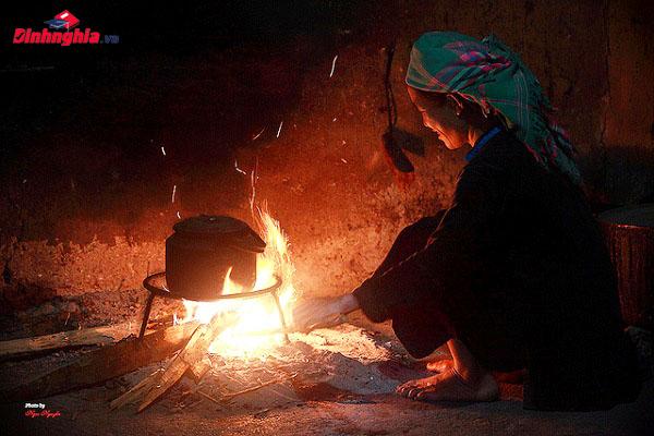 hình ảnh người bà trong bếp lửa trong bài thơ của bằng việt 